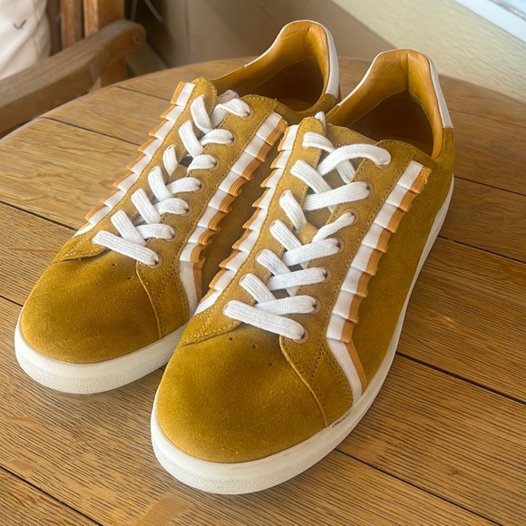 TORY BURCH
Howell Ruffle Court suede sneakers size 10 1/2. Mustard yellow - Picture 1 of 11